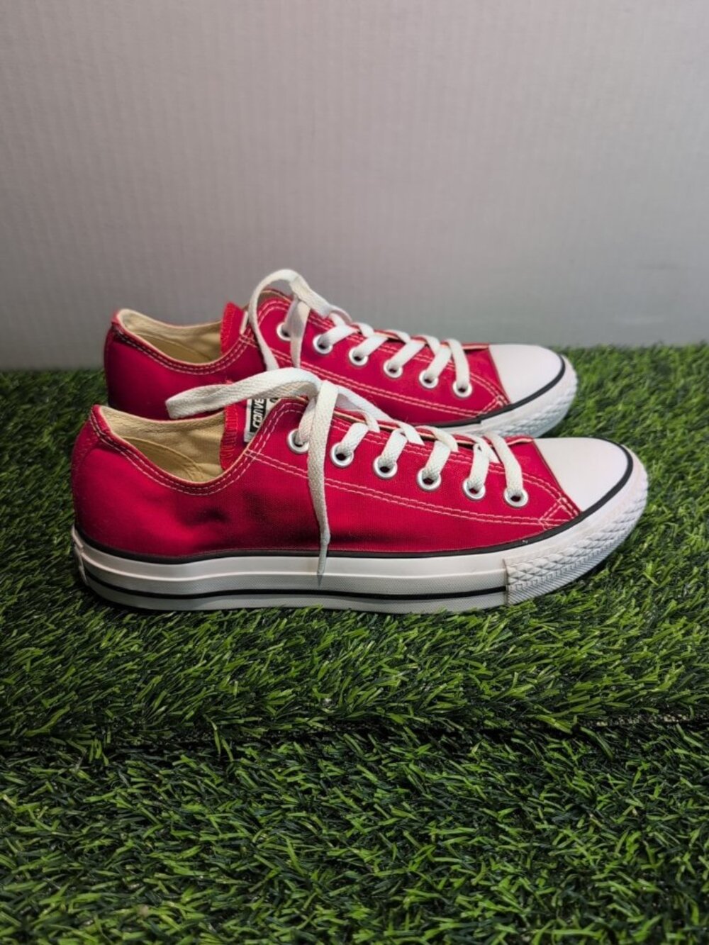 Converse Chuck Taylor All Star Mens Size 7 Womens Size 9 Red Low Top